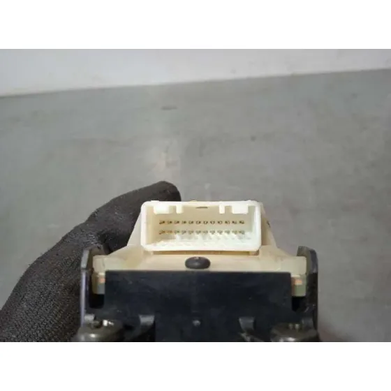 Mando Elevalunas Delantero Izquierdo para Toyota Avensis Berlina (T25)