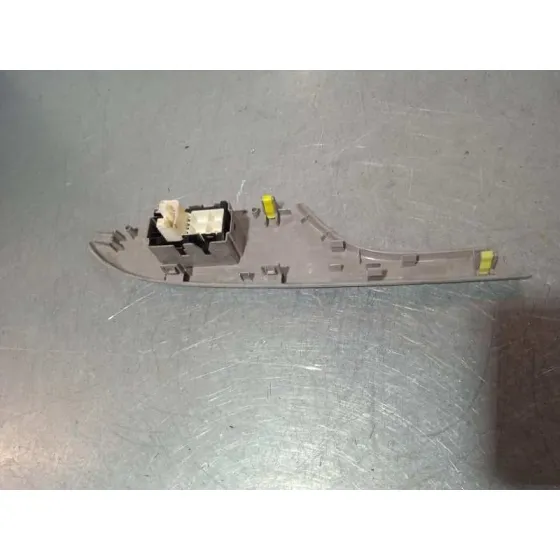 Mando Elevalunas Trasero Izquierdo para Toyota Corolla (E15)