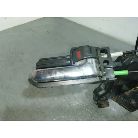 Cerradura Puerta Delantera Derecha para Toyota Corolla (E12)