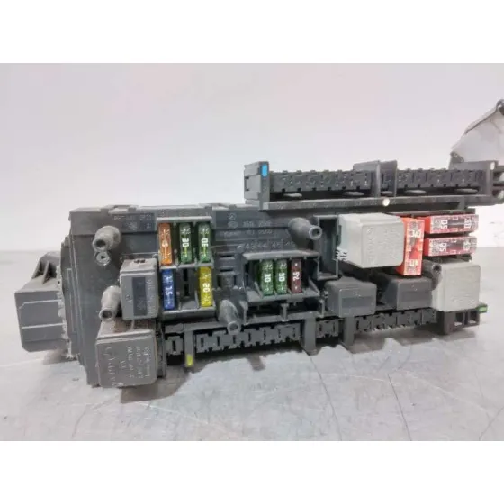 Caja Reles / Fusibles para Mercedes-Benz Clase C (W204) Familiar