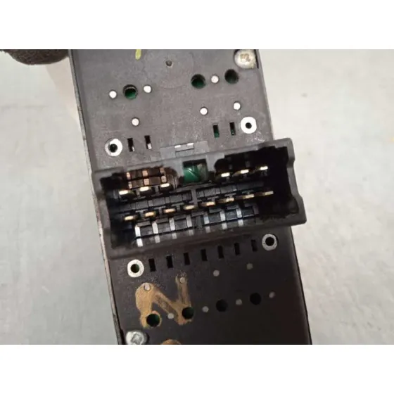 Mando Elevalunas Delantero Izquierdo para Toyota Avensis Berlina (T 22)