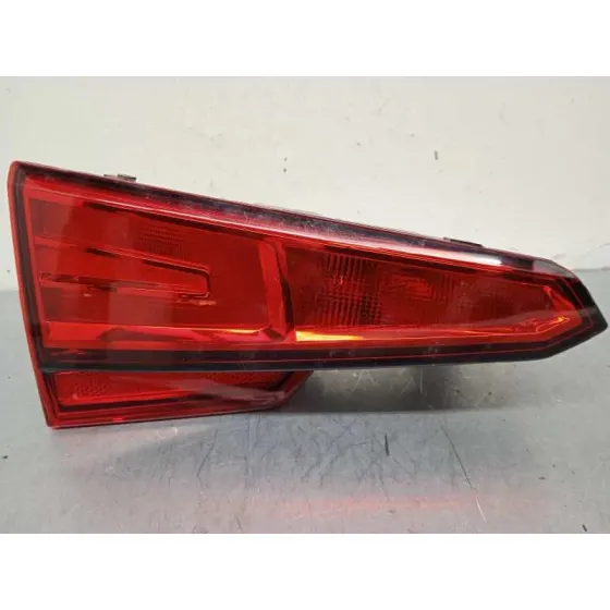 Piloto Trasero Izquierdo Interior para Audi A4 Berlina (8W2)