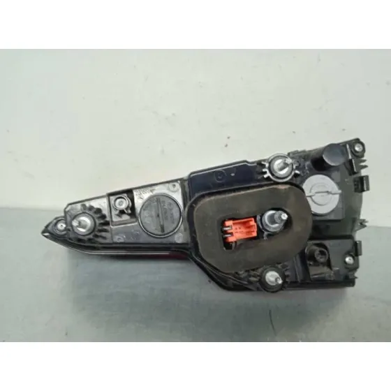 Piloto Trasero Izquierdo Interior para Audi A4 Berlina (8W2)