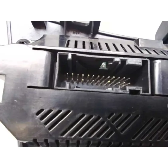 Mando Climatizador para Ford Focus Lim. (Cb8)