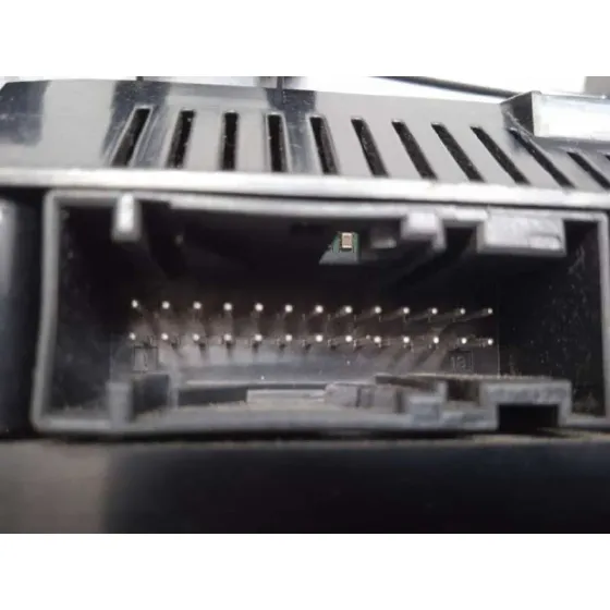 Mando Climatizador para Ford Focus Lim. (Cb8)
