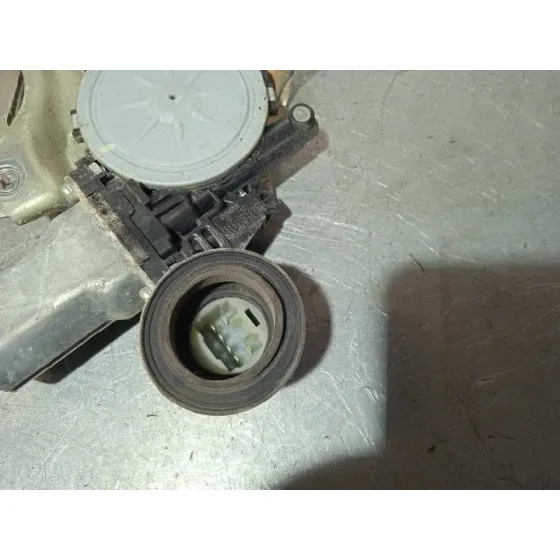 Elevalunas Delantero Derecho para Toyota Rav 4 (A3)