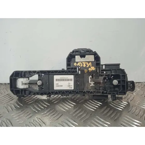 Maneta Exterior Delantera Derecha para Mercedes-Benz Clase C (W204) Lim.