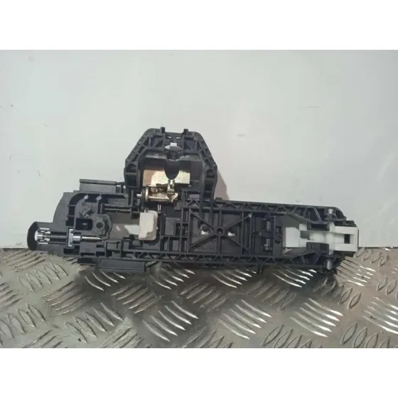 Maneta Exterior Delantera Derecha para Mercedes-Benz Clase C (W204) Lim.