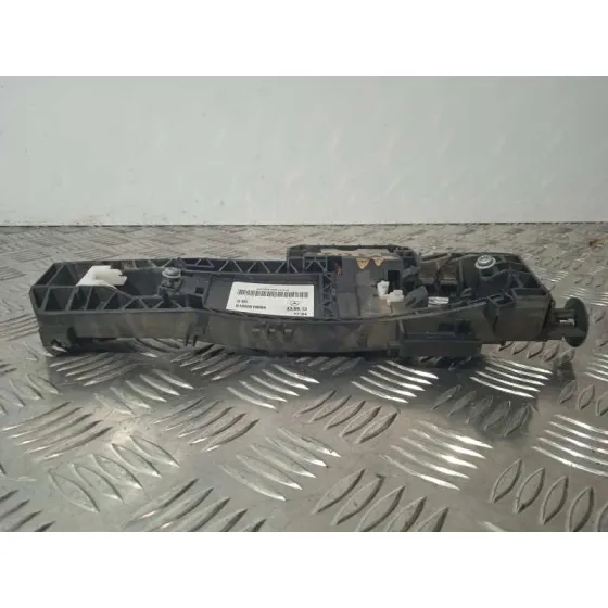 Maneta Exterior Delantera Derecha para Mercedes-Benz Clase C (W204) Lim.