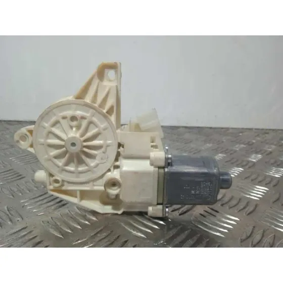 Motor Elevalunas Delantero Izquierdo para Mercedes-Benz Clase C (W204) Lim.