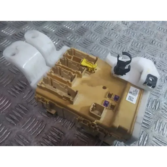 Caja Reles / Fusibles para Toyota Auris