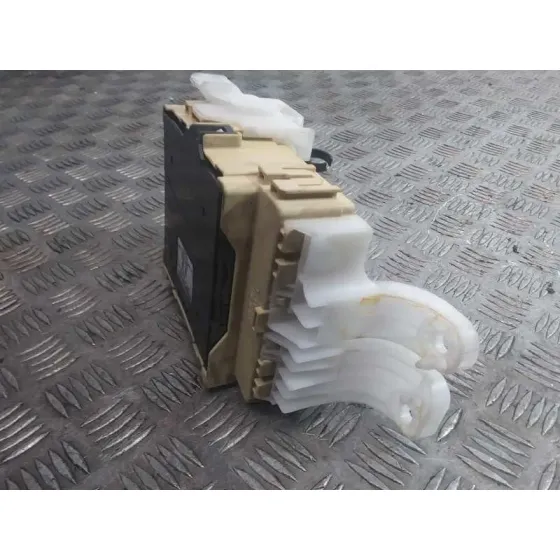 Caja Reles / Fusibles para Toyota Auris