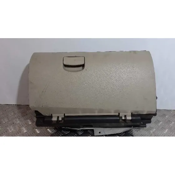 Guantera para Subaru Legacy Lim. B14