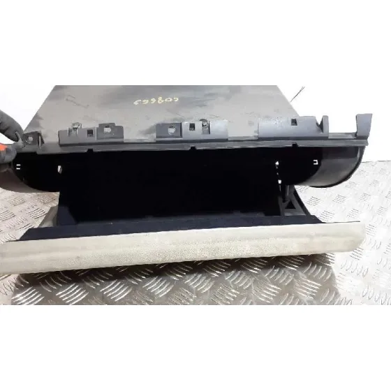 Guantera para Subaru Legacy Lim. B14