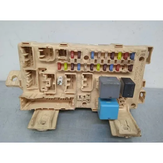 Caja Reles / Fusibles para Toyota Avensis Berlina (T25)
