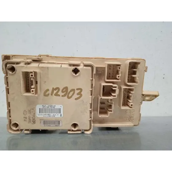 Caja Reles / Fusibles para Toyota Avensis Berlina (T25)