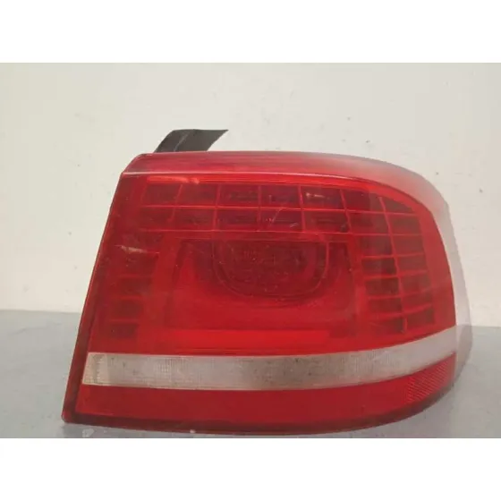 Piloto Trasero Derecho para Volkswagen Passat Lim. (362)