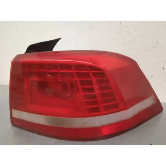 Piloto Trasero Derecho para Volkswagen Passat Lim. (362)