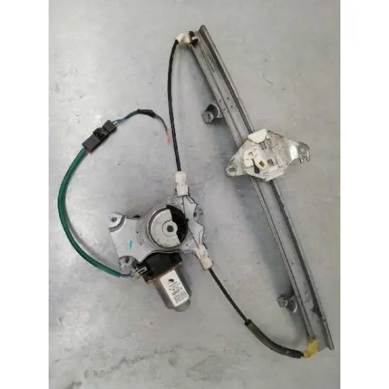 Elevalunas Delantero Derecho para Nissan Almera Tino (V10M)