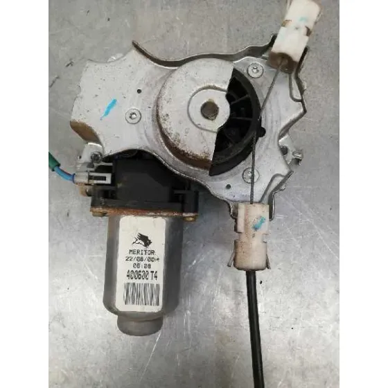 Elevalunas Delantero Derecho para Nissan Almera Tino (V10M)