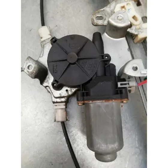 Elevalunas Delantero Derecho para Nissan Almera Tino (V10M)