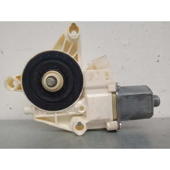 Motor Elevalunas Delantero Izquierdo para Mercedes-Benz Clase B (W246)