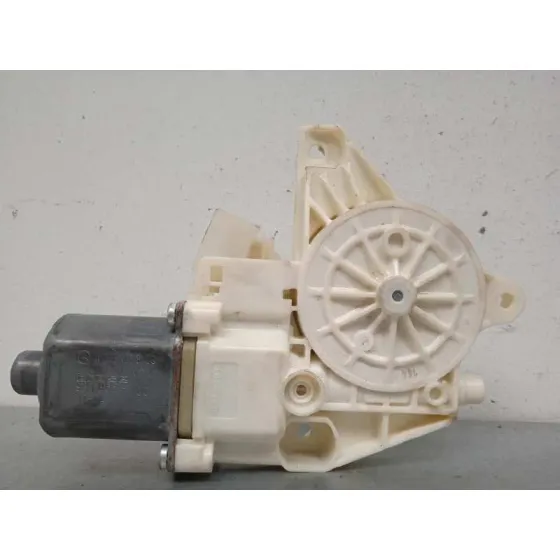 Motor Elevalunas Delantero Izquierdo para Mercedes-Benz Clase B (W246)