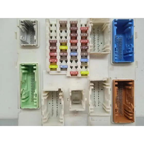 Caja Reles / Fusibles para Volvo V40