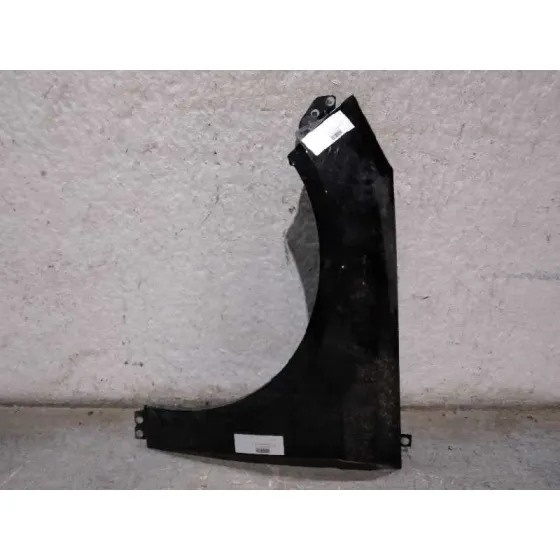 Aleta Delantera Izquierda para Ford Focus Lim. (Cb8)