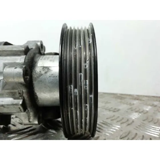 Bomba Direccion para Audi A6 Avant (4F5)
