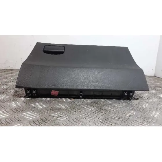 Guantera para Toyota Yaris