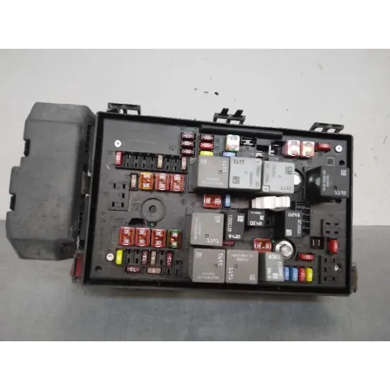 Caja Reles / Fusibles para Opel Astra J Lim.