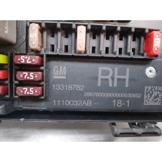 Caja Reles / Fusibles para Opel Astra J Lim.