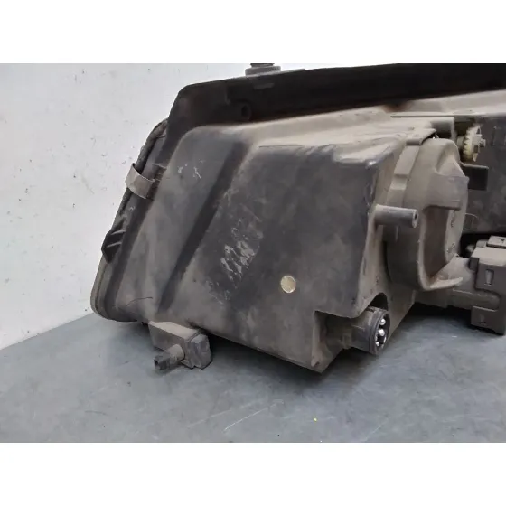 Faro Derecho para Volkswagen Passat Berlina (3B2)