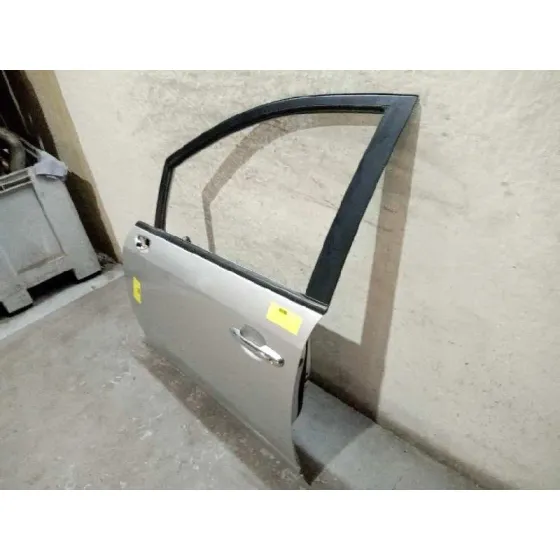 Puerta Delantera Izquierda para Kia Carens (Un)
