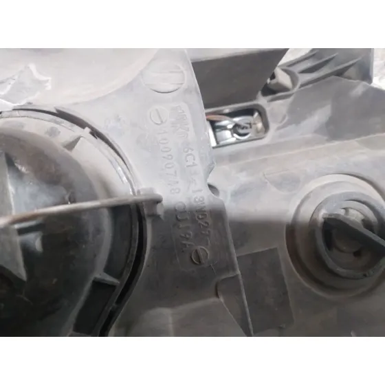 Faro Derecho para Ford Transit Caja Cerrada '06