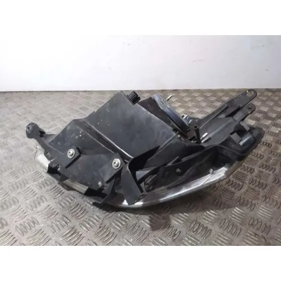 Faro Derecho para Fiat Qubo (300)