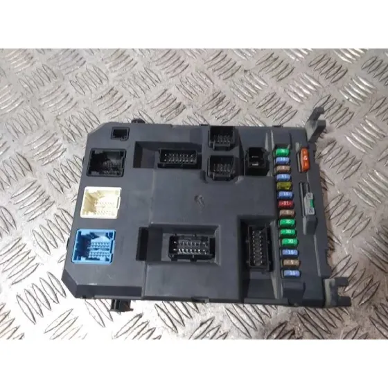 Caja Reles / Fusibles para Peugeot 207