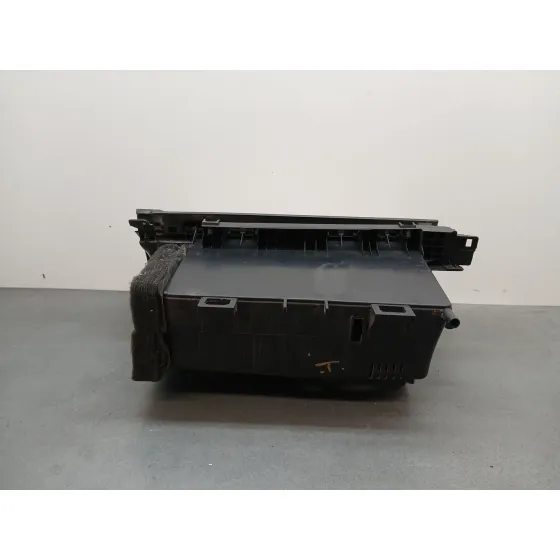 Guantera para Mercedes-Benz Clase B (W245)