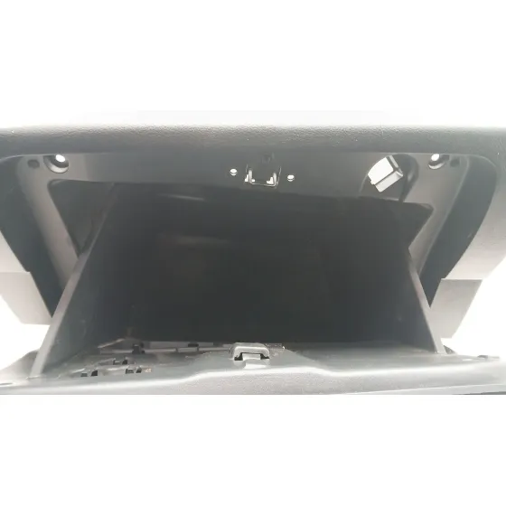Guantera para Nissan Micra V (K14)