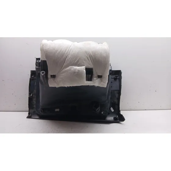 Guantera para Nissan Micra V (K14)