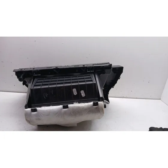 Guantera para Nissan Micra V (K14)