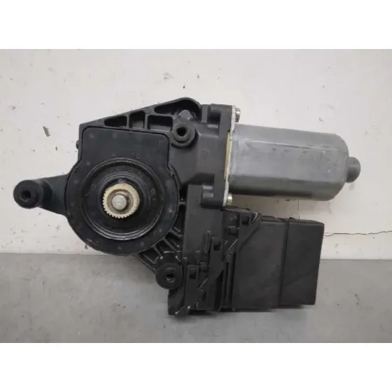 Motor Elevalunas Trasero Izquierdo para Volkswagen Passat Berlina (3B2)
