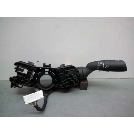 Mando Limpia para Toyota Corolla (E18)