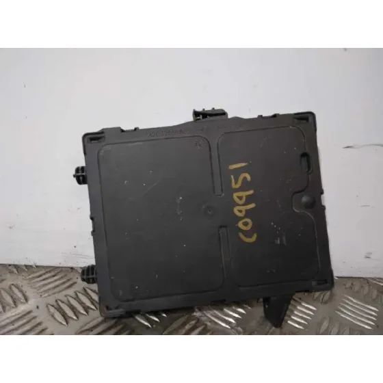 Caja Reles / Fusibles para Nissan Pulsar (C13)