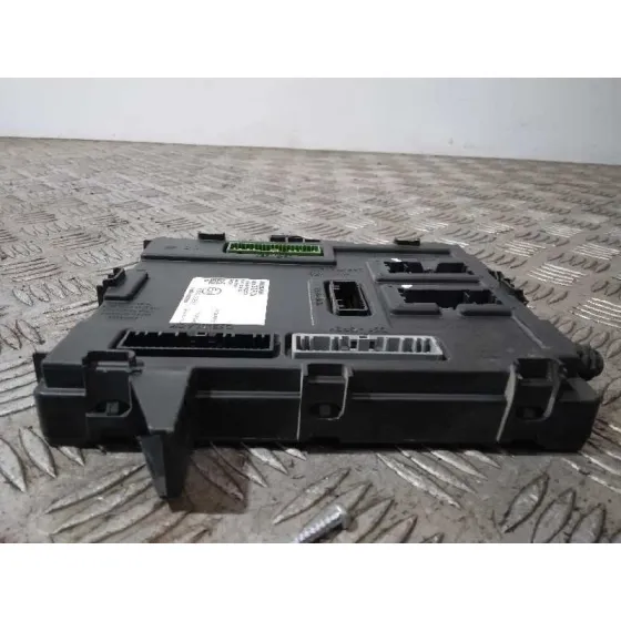 Caja Reles / Fusibles para Nissan Pulsar (C13)