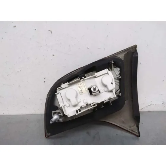 Piloto Trasero Izquierdo Interior para Audi A4 Avant (8E)