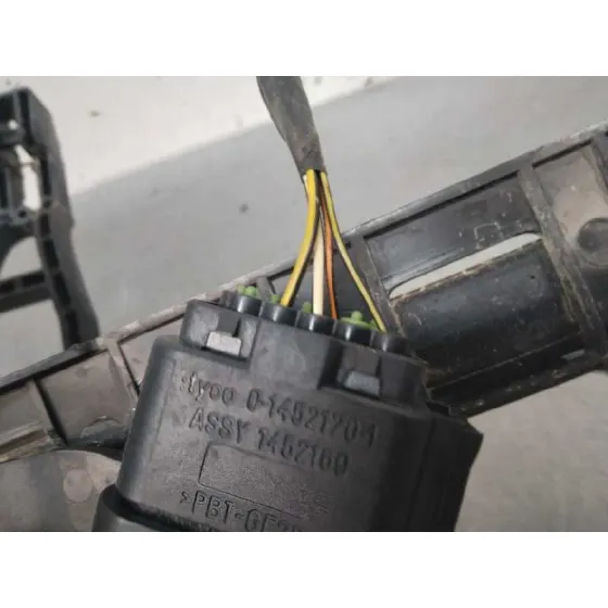 Cerradura Puerta Trasera Izquierda para Ford Focus Berlina (Cap)