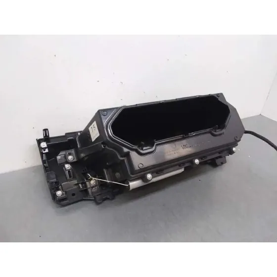 Guantera para Lexus Is