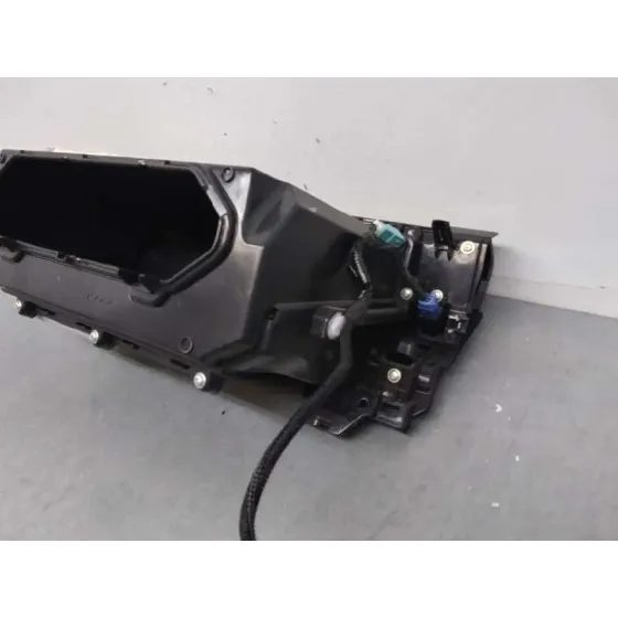 Guantera para Lexus Is